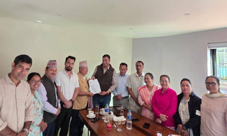 बागमतीमा मन्त्रालय घटाउन र संसद बैठक बोलाउन माओवादीको माग