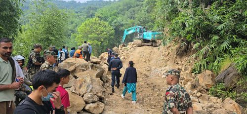 मेची राजमार्गमा आज साँझदेखि सवारी चलाउन रोक