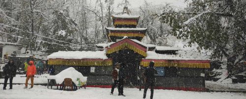 पर्यटकीय सिजनमा भरिभराउ गन्तव्य, प्रतिकूल मौसमले थप्यो चुनौती