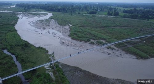 झापाको निन्दा खोलामा झोलुङ्गे पुल निर्माण