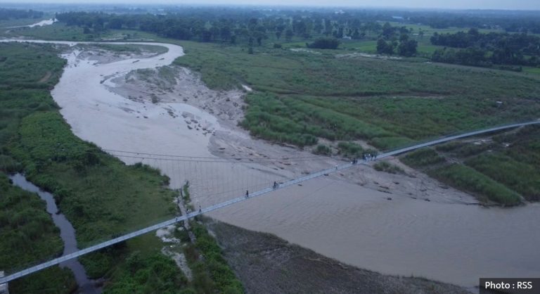 झापाको निन्दा खोलामा झोलुङ्गे पुल निर्माण