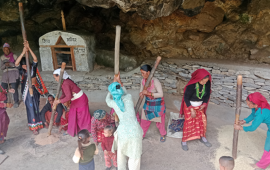 लोप हुँदै धान कुट्ने ओखल   
