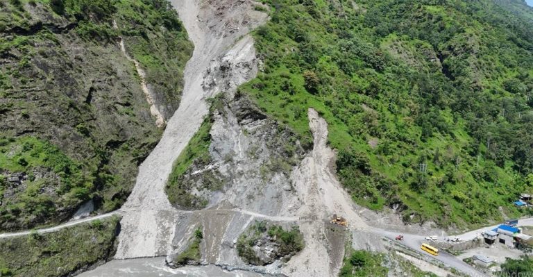 पहिरोले पश्चिम म्याग्दीको यातायात प्रभावित