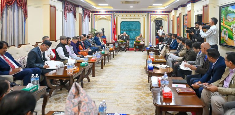 दलहरूलाई प्रधानमन्त्रीको सन्देश- चुनावमा सहभागी नभए विषम परिस्थिति आउँछ