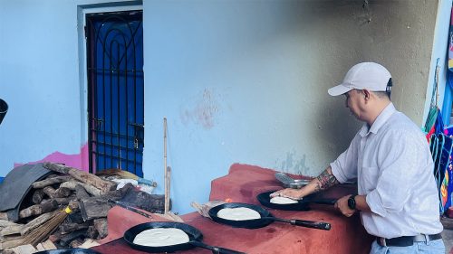 मन्दिरमा आयातित प्रसाद रोक्न ‘रोट’ बनाउँछन् डम्मरबहादुर