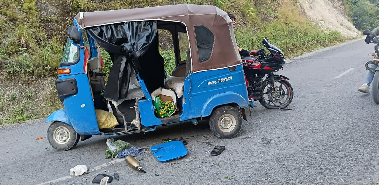 रुकुमपूर्वमा अटो र मोटरसाइकल दुर्घटना, सात जना घाइते