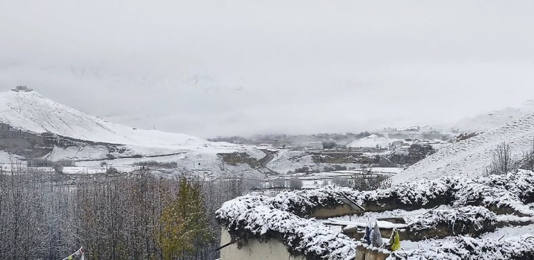 मुस्ताङको सरिबुङ पासमा विदेशी पदयात्रीसहित १४ जना सम्पर्कविहीन