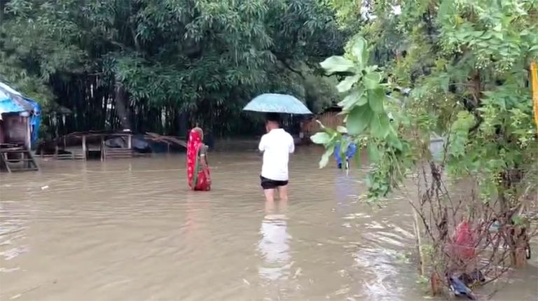 बाढीले सुनसरीमा सयौँ घर डुबानमा