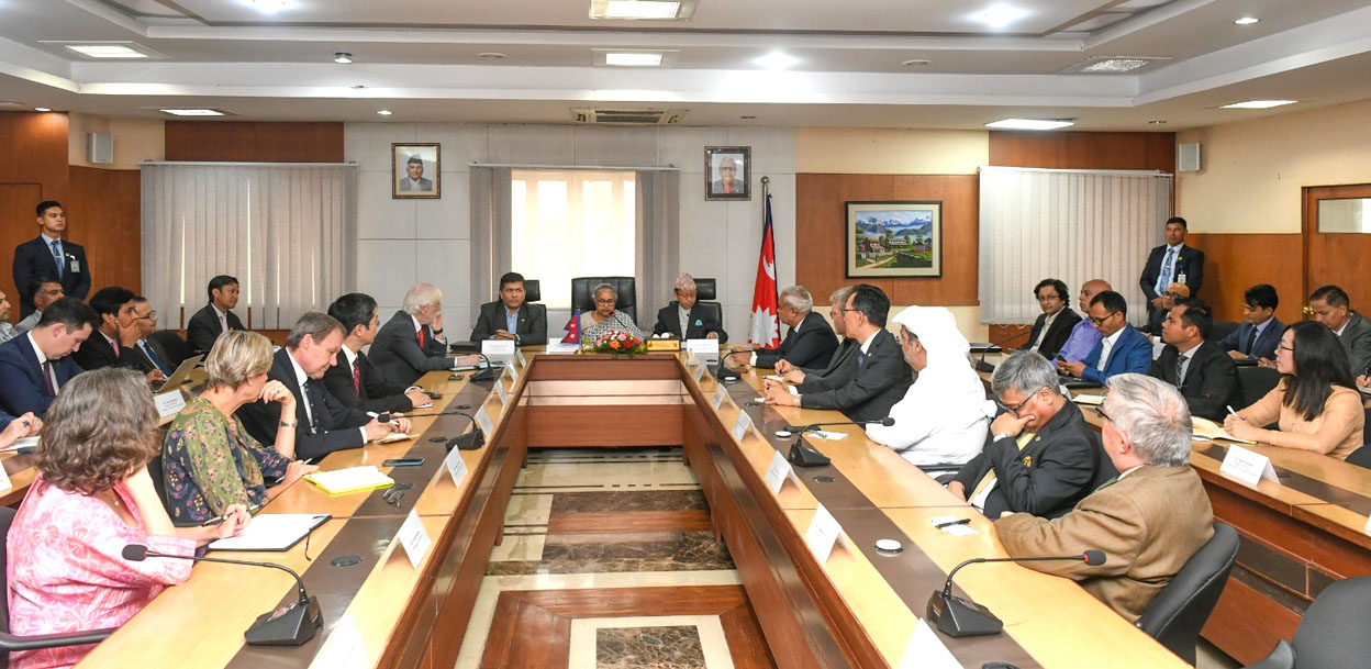 समयमै निर्वाचन हुनेमा कूटनीतिक समुदायलाई आश्वस्त पार्ने प्रधानमन्त्रीको प्रयास