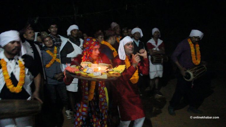 देउसी भैलो : शहरमा हराउँदै मौलिकता, गाउँमा जोगिँदै परम्परा