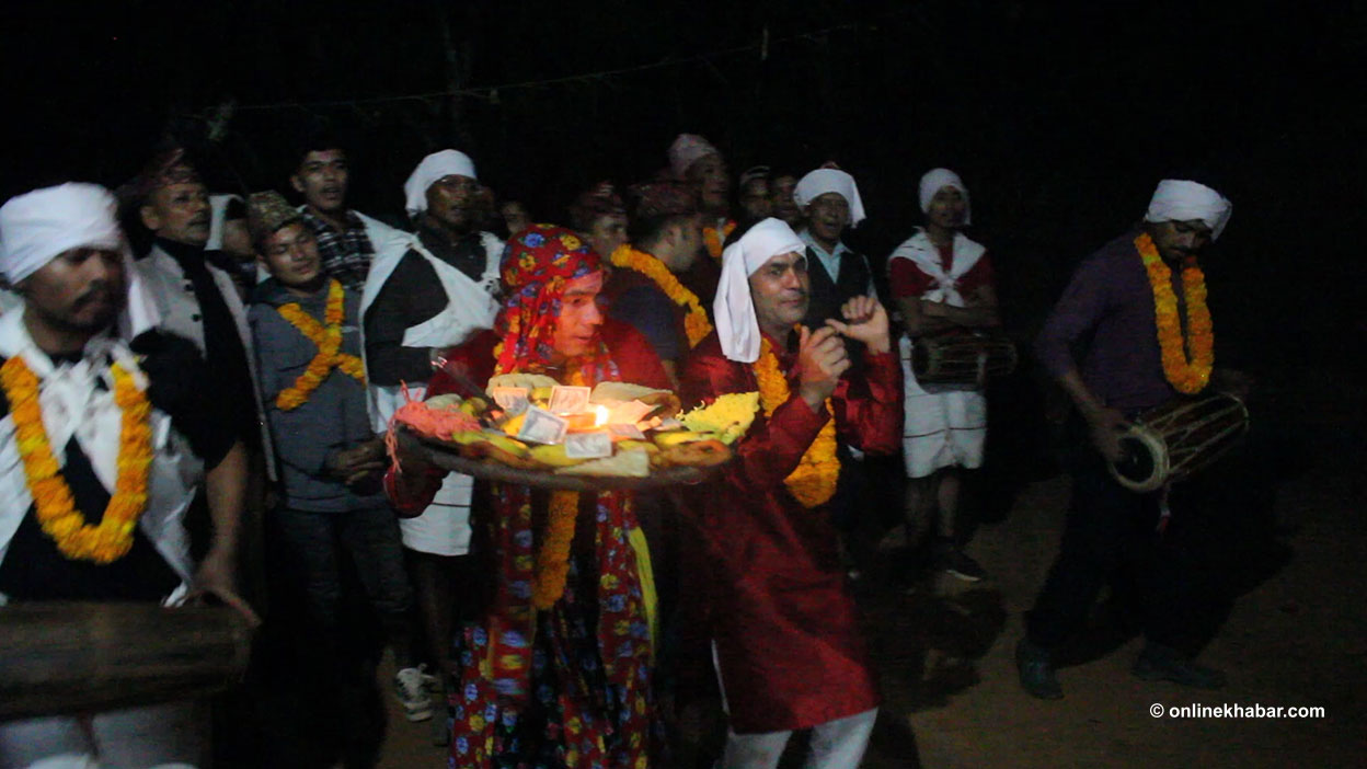 देउसी भैलो : शहरमा हराउँदै मौलिकता, गाउँमा जोगिँदै परम्परा