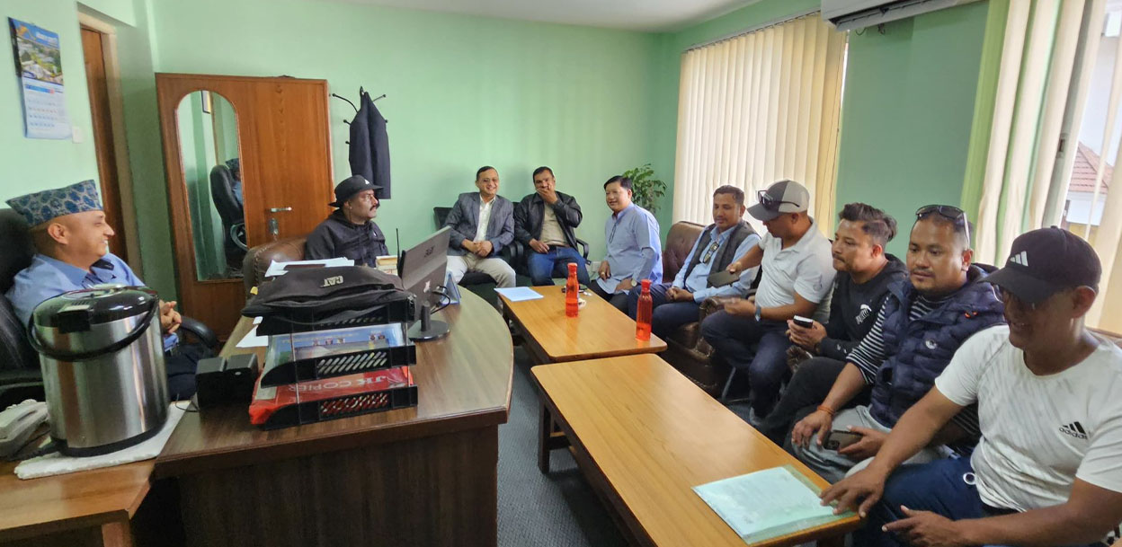 पूर्वएआईजी सुवेदी र अधिवक्ता न्यौपानेविरुद्ध वाईसीएल र अखिल क्रान्तिकारीले दियो उजुरी