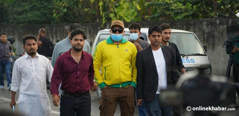 बालेन र सुदनविरुद्धको जाहेरीमा केरमेट, फेरि परिसर पुगे अखिलका विद्यार्थी नेता