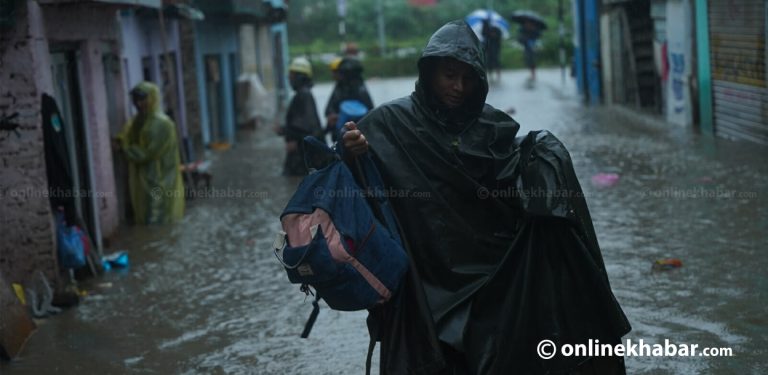 बागमती किनारका स्थानीयले छाड्न थाले बस्ती (तस्वीरहरू)