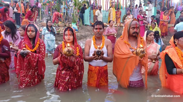विराटनगरमा यसरी समापन भयो छठ, प्रदेशमा सार्वजनिक बिदा