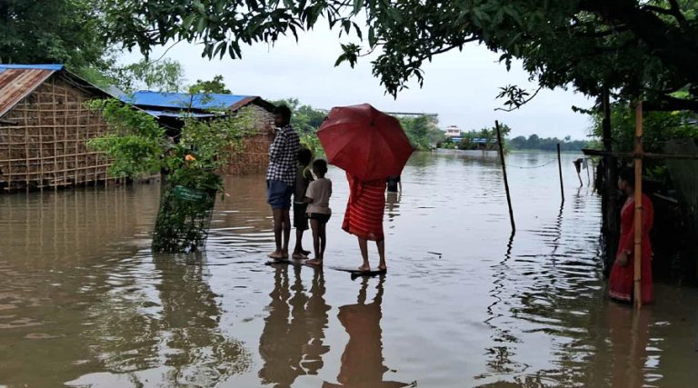 अपडेट : विराटनगरमा बाढी बस्तीमा पस्दा १७६ परिवार विस्थापित