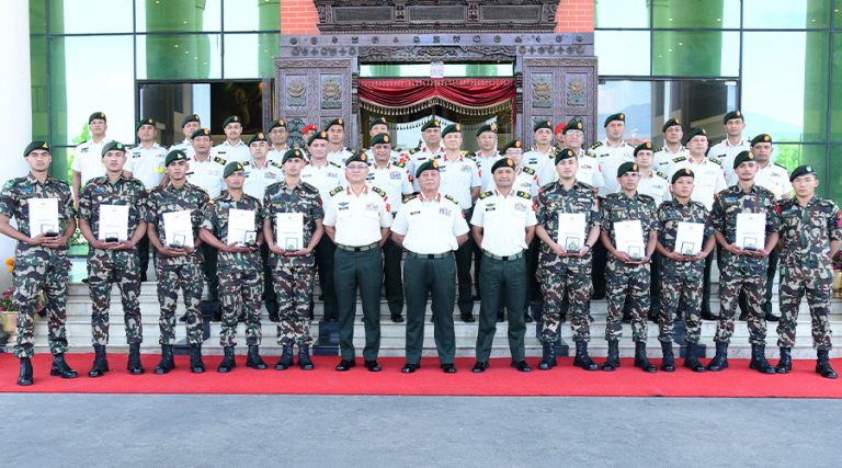 क्याम्ब्रेन पेट्रोलमा स्वर्ण पदक जित्ने सेनाको टोलीलाई ‘प्रधानसेनापति प्रशंसा निशान’ प्रदान