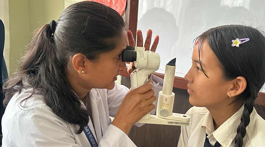 ११ हजार ६३७ विद्यार्थीको आँखा जाँच्दा १ हजार २६० जनामा समस्या