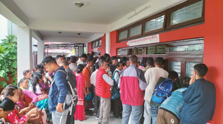 दशैंपछि गुल्मी जिल्ला प्रशासनमा सेवाग्राहीको चाप बढ्यो