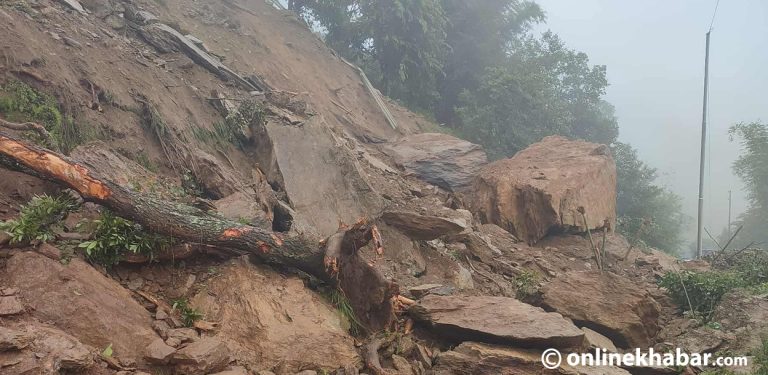 अविरल वर्षाले पूर्वका सडकहरूमा क्षति, ठाउँ-ठाउँमा अवरुद्ध (विवरणसहित)