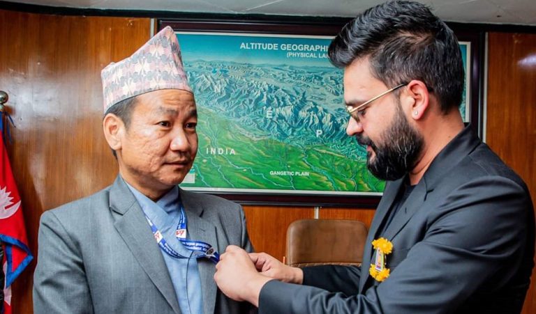 निश्चल बस्नेत भन्छन्, ‘देश र शहीद भाइबहिनी सम्झेर हर्क र बालेन एकै ठाउँ आइदिनुस्’