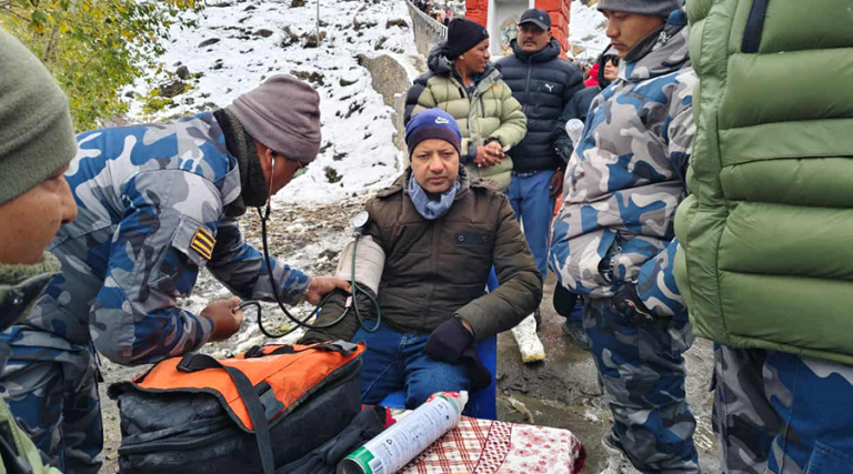 मुस्ताङमा २५० जना आन्तरिक पर्यटकको स्वास्थ्य परीक्षण