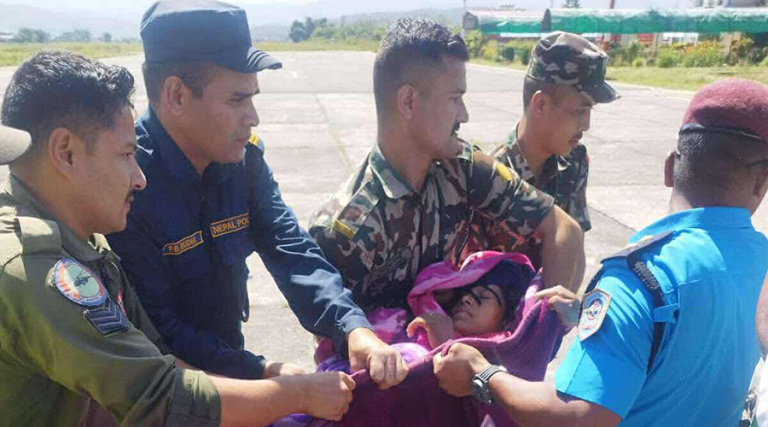 हुम्ला जिप दुर्घटनाका ५ घाइतेलाई हेलिकप्टरबाट सुर्खेत लगियो