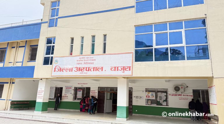 एक महिनादेखि जिल्ला अस्पताल बाजुरामा जीवनजलको चरम अभाव