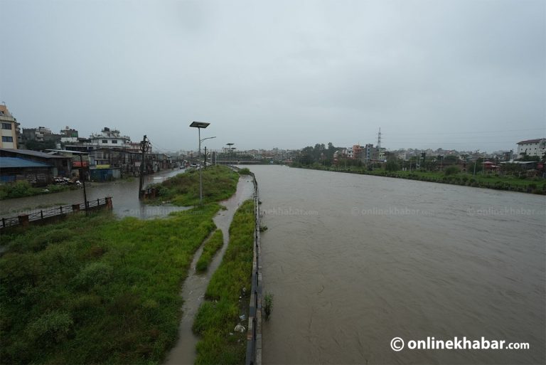 ललितपुरमा बागमती नदीले सतर्कता तह पार गर्‍यो