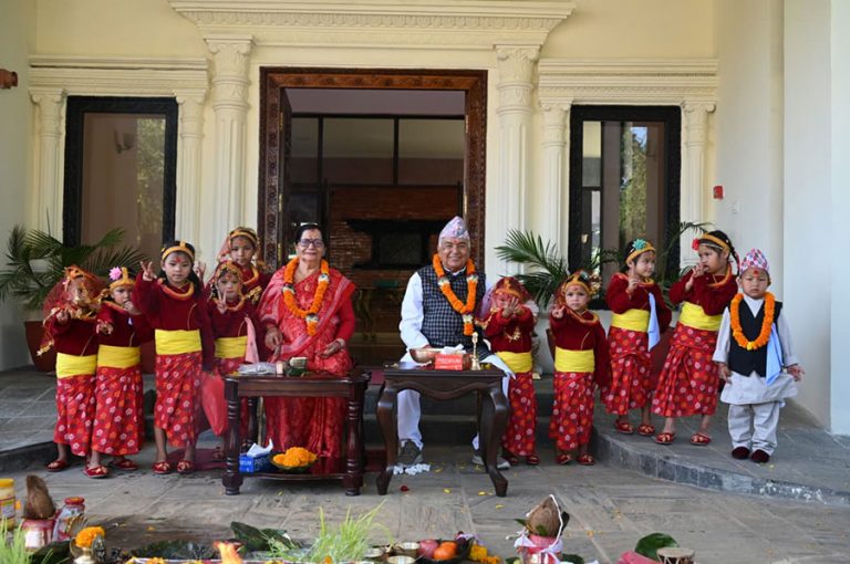राष्ट्रपतिले गरे कन्या पूजा