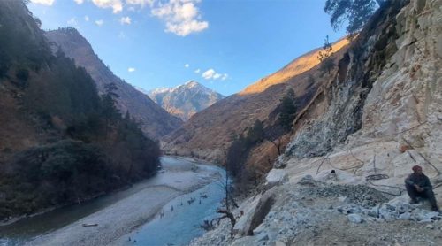 कर्णाली नदीमा पौडी खेल्न गएका दुई बालबालिका डुबेर बेपत्ता