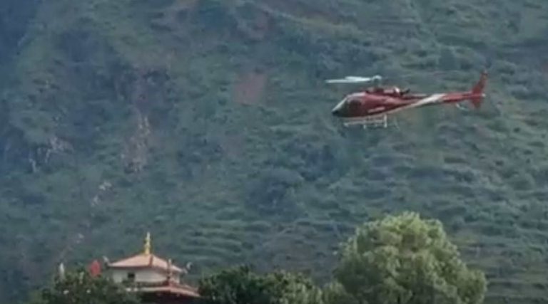 काभ्रेमा छिमेकीको घर भत्किँदा एक जना घाइते, हेलिकप्टरबाट उद्धार