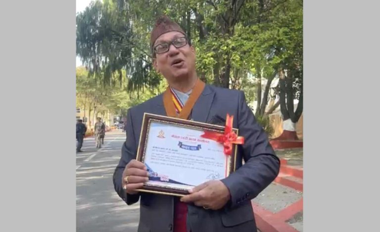 प्रहरी स्थापना दिवसमा कलाकार किरण केसी सम्मानित