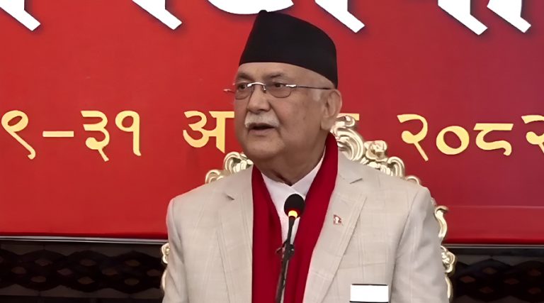 समाजवादीका नेताहरू छहारी खोज्दै झोलीतुम्बा बोकेर कुद्दै छन् : ओली