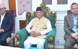 राजीनामाको प्रस्ताव आएपछि ओली रक्षात्मक, बचाउमा उभिए शंकर
