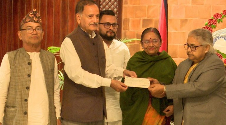 बाढीपहिरो पीडितका लागि सत्संग नेपालले गर्‍यो १० लाख सहयोग