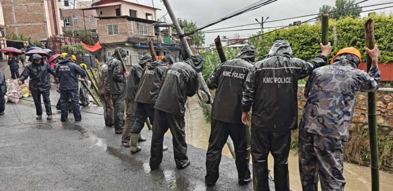 विपद् व्यवस्थापनमा खटिए काठमाडौं महानगरका प्रहरीहरू  