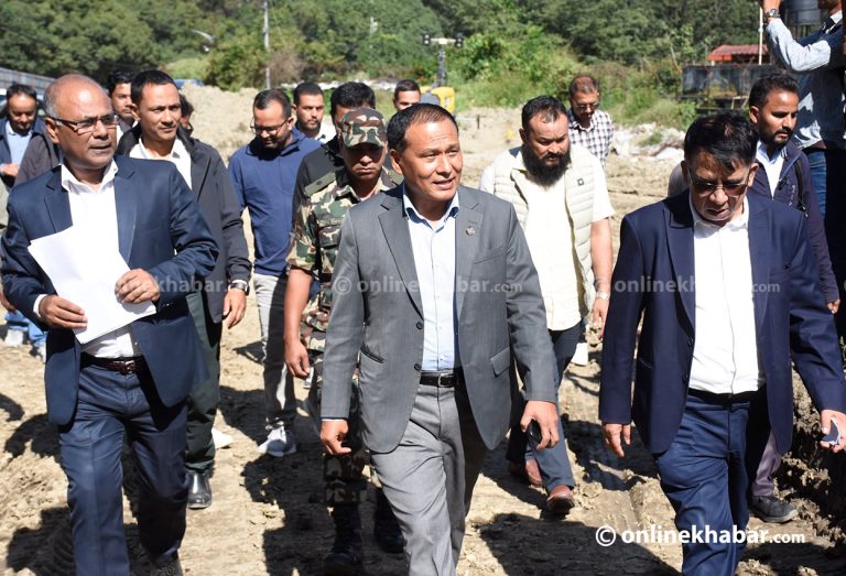 मन्त्री घिसिङले गरे टीयू क्रिकेट मैदानको अवलोकन, चाँडो काम सक्न निर्देशन
