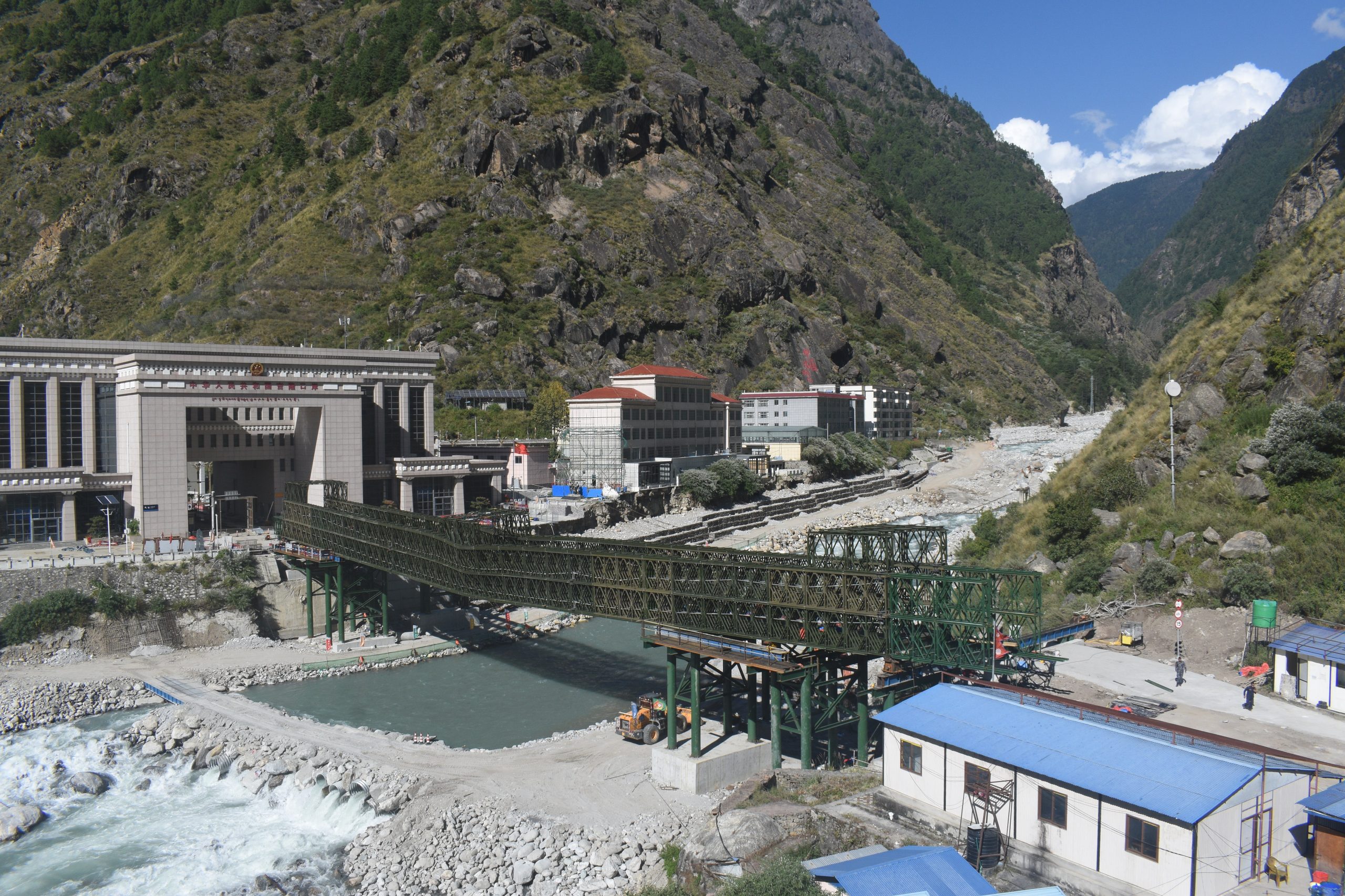 ल्हेन्दे खोलाको मितेरी पुल पुनर्निर्माण अन्तिम चरणमा