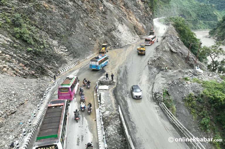 मुग्लिन सडकखण्डमा ‘लिडार स्पिड गन’ प्रयोग, कारबाहीमा पर्न थाले सवारी चालक