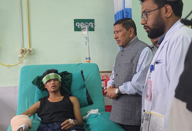 जेनजी आन्दोलनका घाइते भेट्न अस्पताल पुगे नारायणकाजी