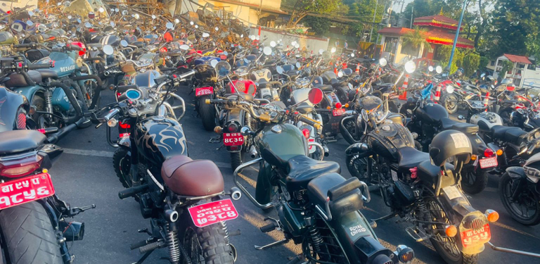 चर्को आवाजमा साइलेन्सर पड्काउने २ सय मोटरसाइकल ट्राफिकले समात्यो