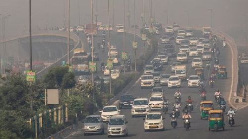नयाँदिल्लीमा वायु प्रदूषण चरम स्तरमा, चारैतिर विषाक्त धुवाँ