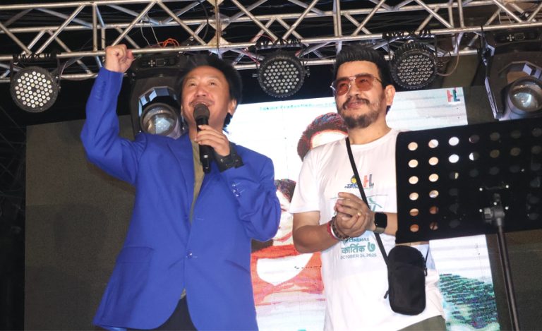 फिल्म प्रवर्द्धन गर्न पूर्वी नेपालका सहरमा कन्सर्ट गर्दै तक्मे बुढा, राजेशपायल