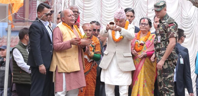 गुहेश्वरी पुगेर छठ पूजामा सहभागी भए राष्ट्रपति पौडेल