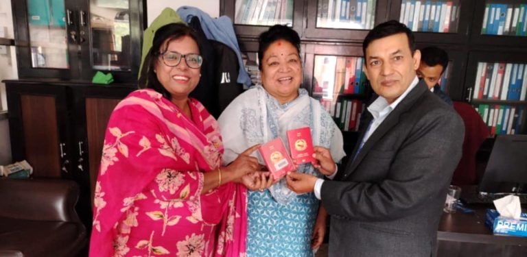 कांग्रेसका दुई निवर्तमान सांसदले फिर्ता गरे रातो पासपोर्ट
