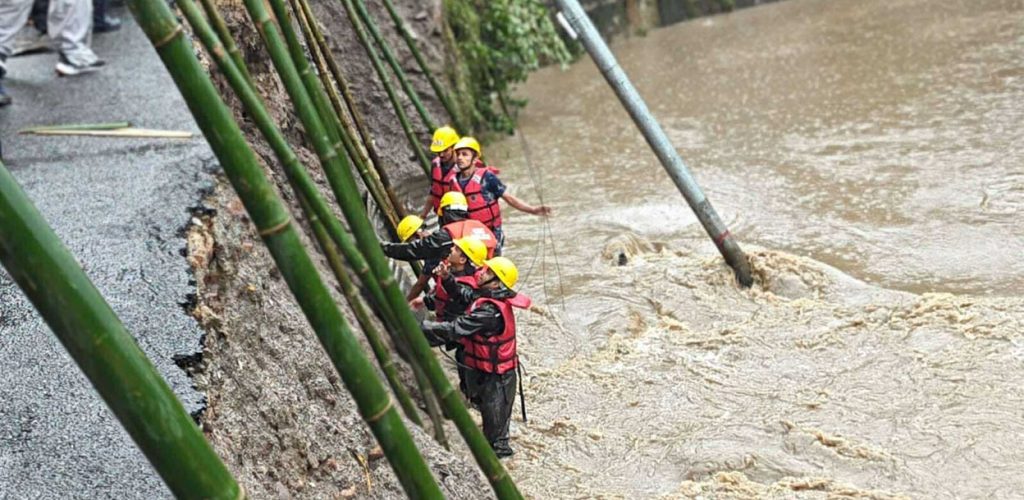 विपद् प्रतिकार्यमा ७ हजार बढी सशस्त्र प्रहरी परिचालन, ६३ जिल्लामा माइकिङ