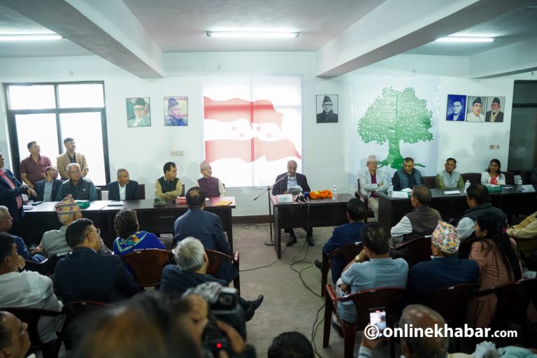 झण्डै २ घण्टा ढिलोगरी सुरु भयो कांग्रेस बैठक