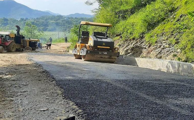 तनहुँका स्थानीय तहद्वारा १५ किलोमिटर सडक कालोपत्र