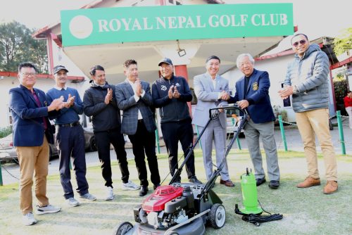 नेपाल गल्फ क्लबलाई खेल सामाग्री हस्तान्तरण